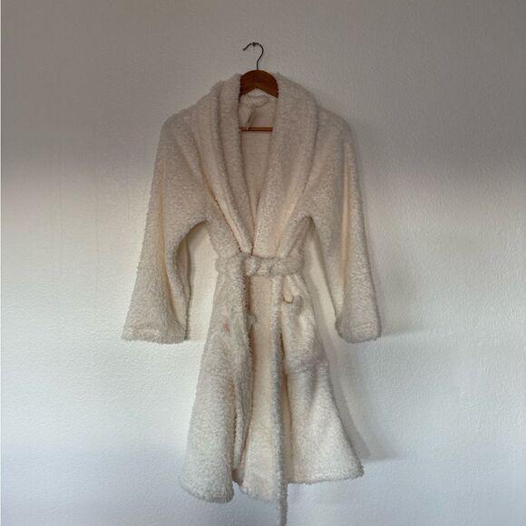 White robe - Picture 3 of 5